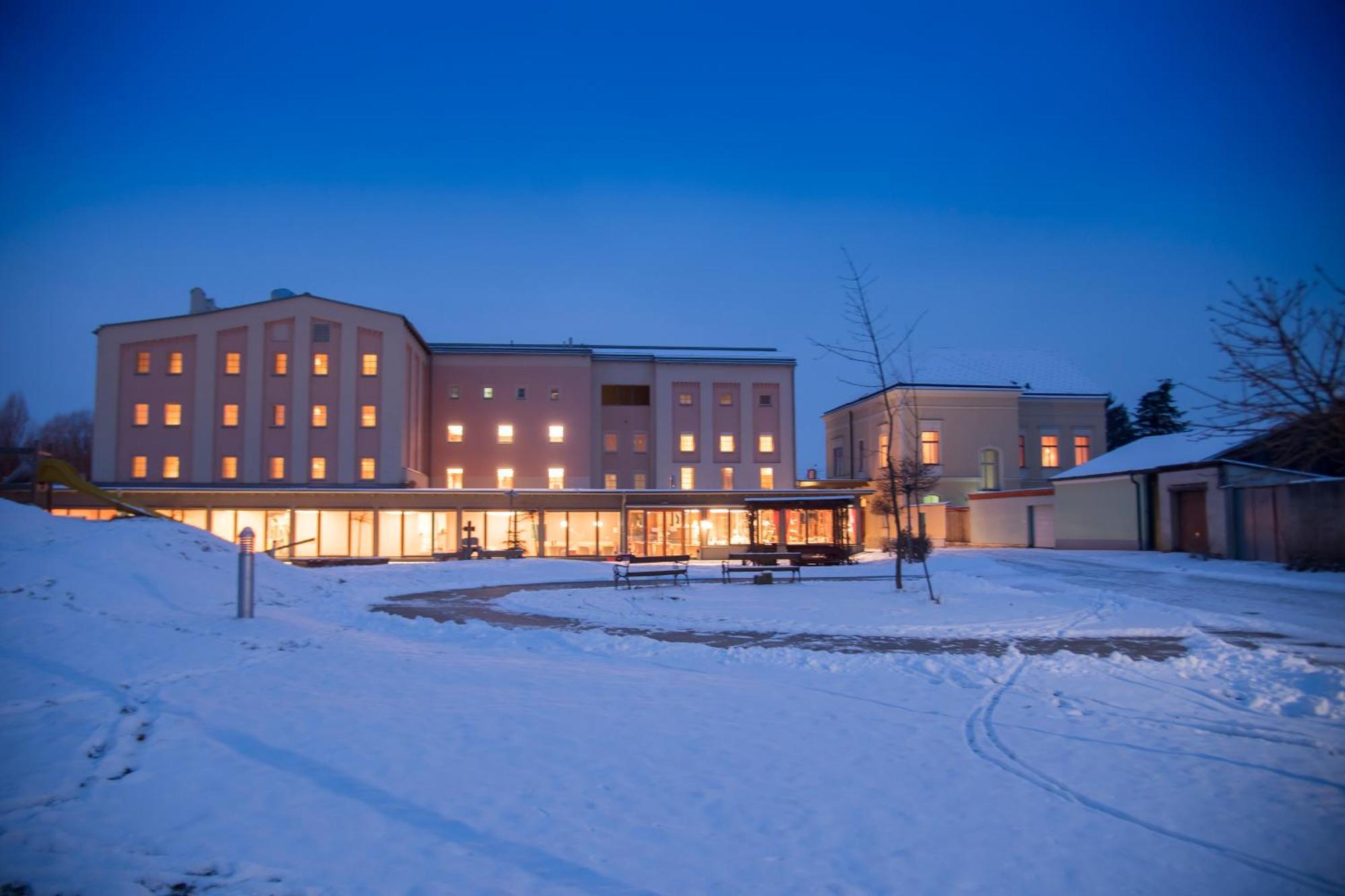 Jufa Hotel Weinviertel - Eselsmuehle Зеефельд Экстерьер фото