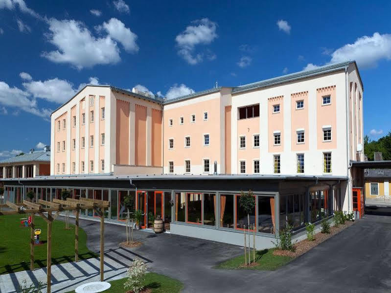 Jufa Hotel Weinviertel - Eselsmuehle Зеефельд Экстерьер фото