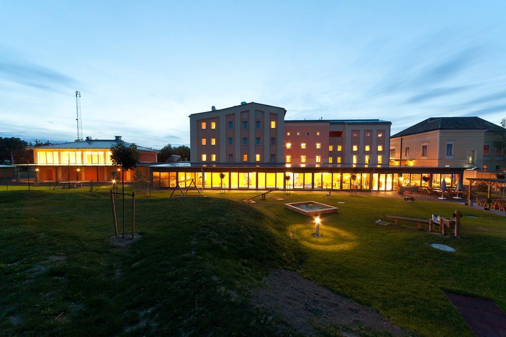 Jufa Hotel Weinviertel - Eselsmuehle Зеефельд Экстерьер фото