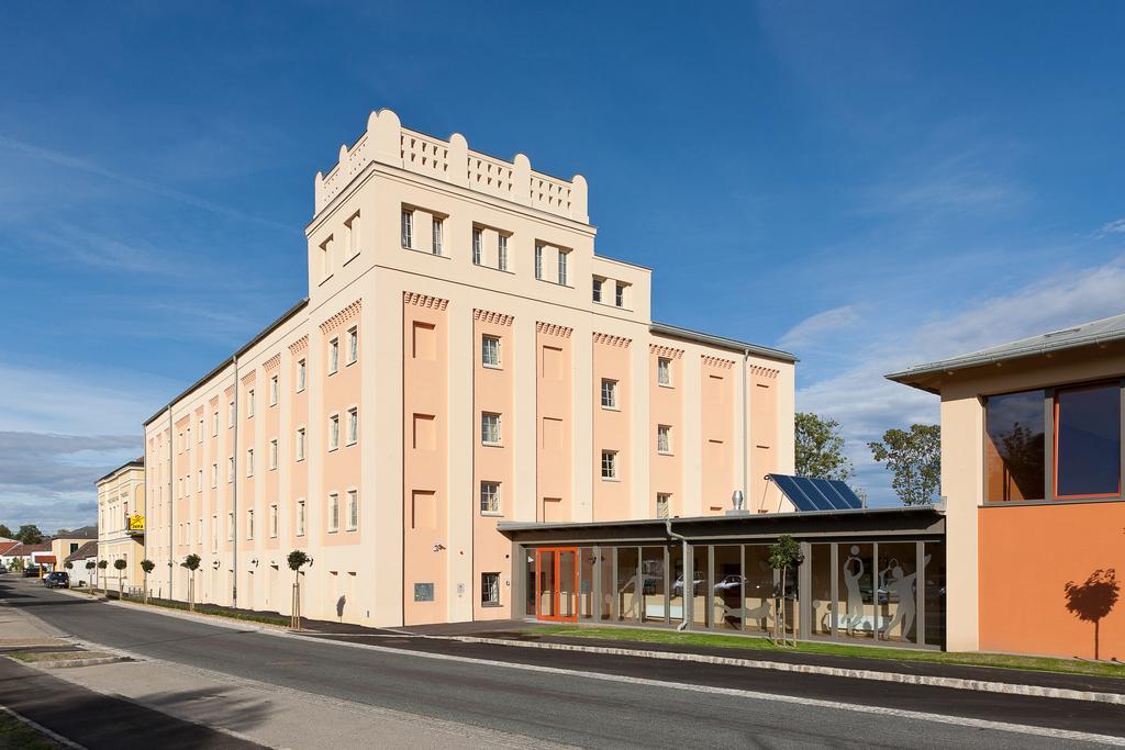 Jufa Hotel Weinviertel - Eselsmuehle Зеефельд Экстерьер фото